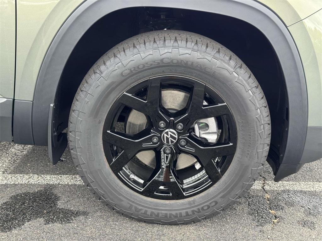 new 2025 Volkswagen Atlas car, priced at $48,311