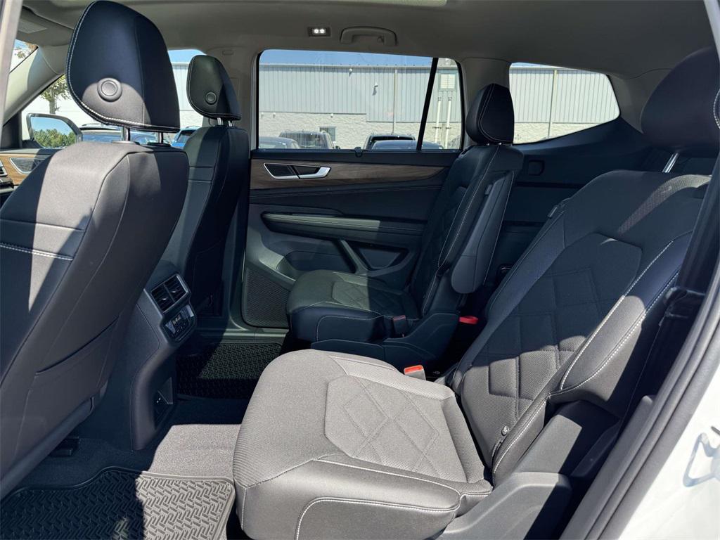 new 2026 Volkswagen Atlas car, priced at $50,694