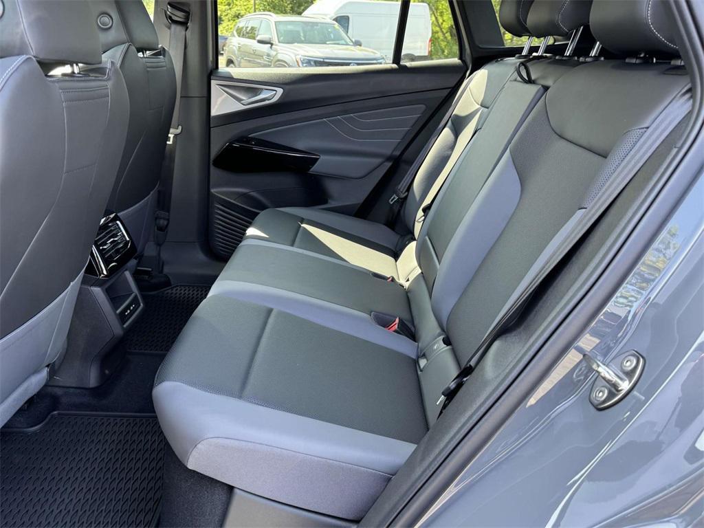new 2025 Volkswagen ID.4 car, priced at $49,561