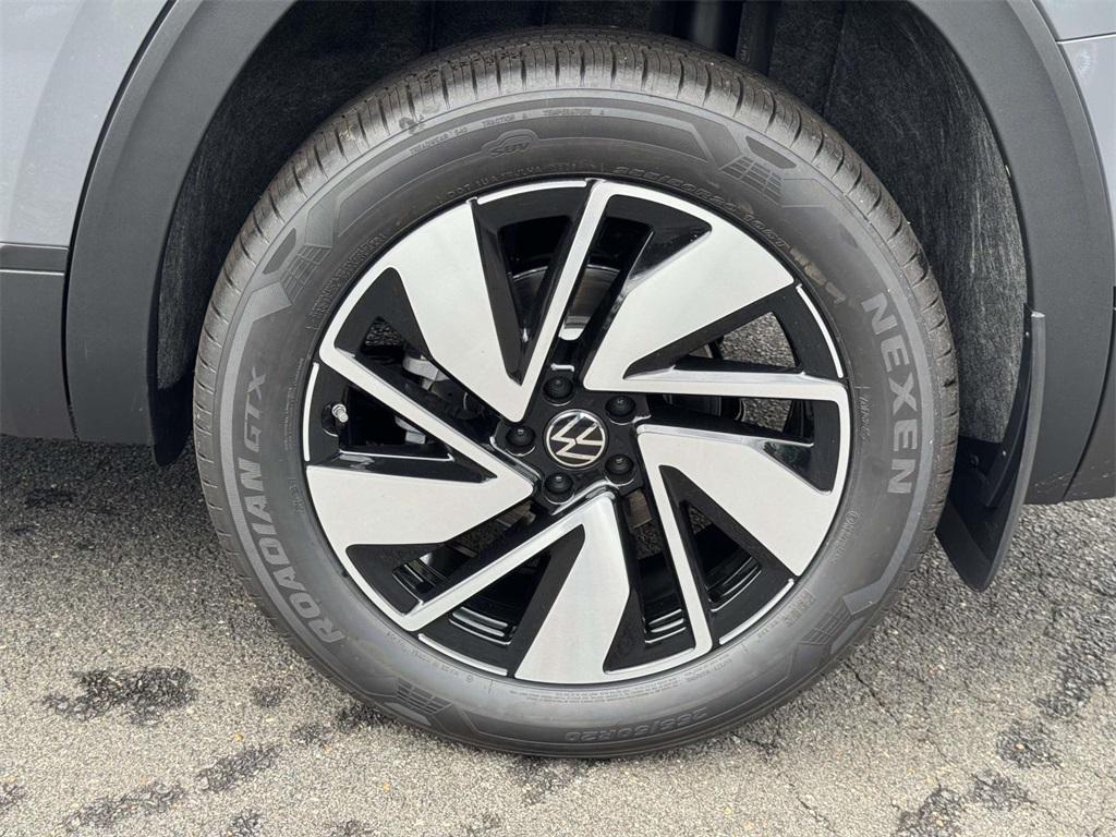 new 2026 Volkswagen Atlas car, priced at $50,354