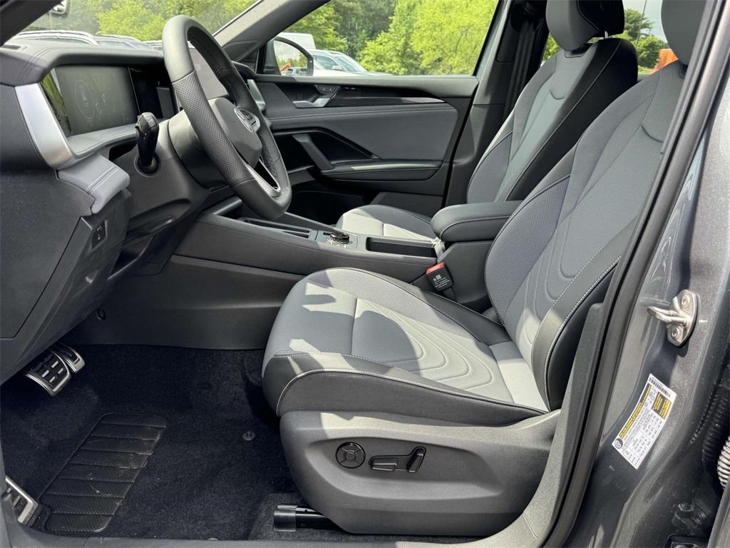 new 2025 Volkswagen Tiguan car, priced at $38,736