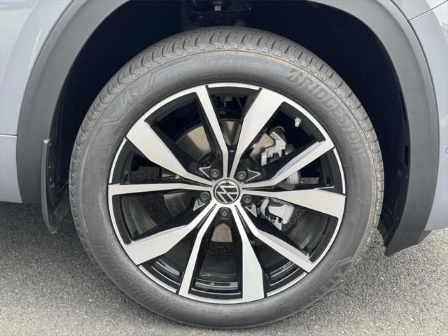 new 2025 Volkswagen Atlas car, priced at $54,811