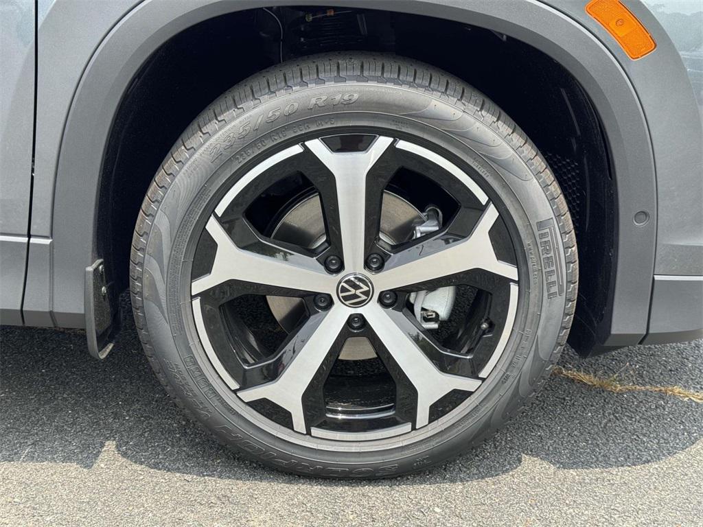 new 2025 Volkswagen Tiguan car, priced at $34,076