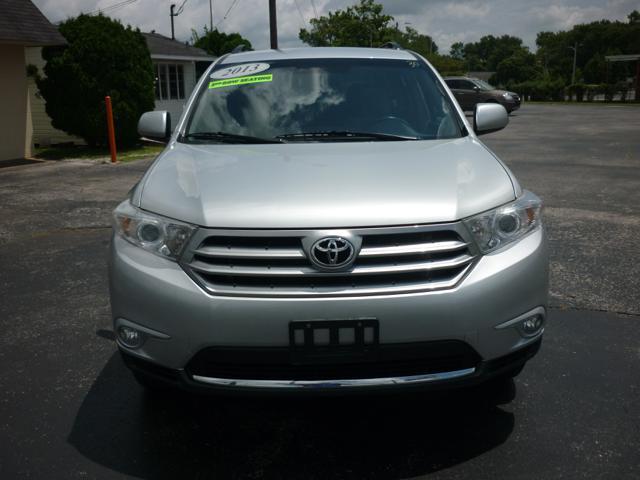 used 2013 Toyota Highlander car, priced at $13,995