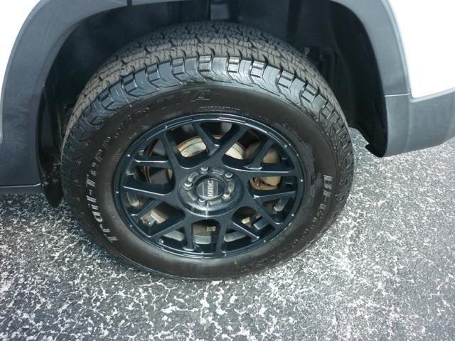 used 2016 Jeep Cherokee car, priced at $12,995