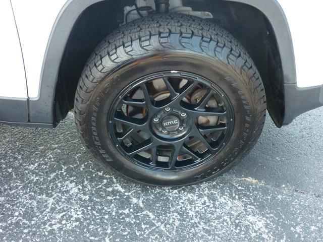 used 2016 Jeep Cherokee car, priced at $12,995