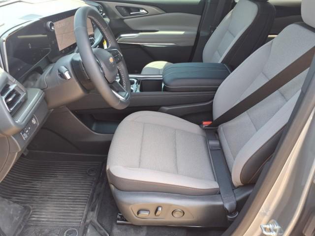 new 2025 Chevrolet Traverse car, priced at $42,095
