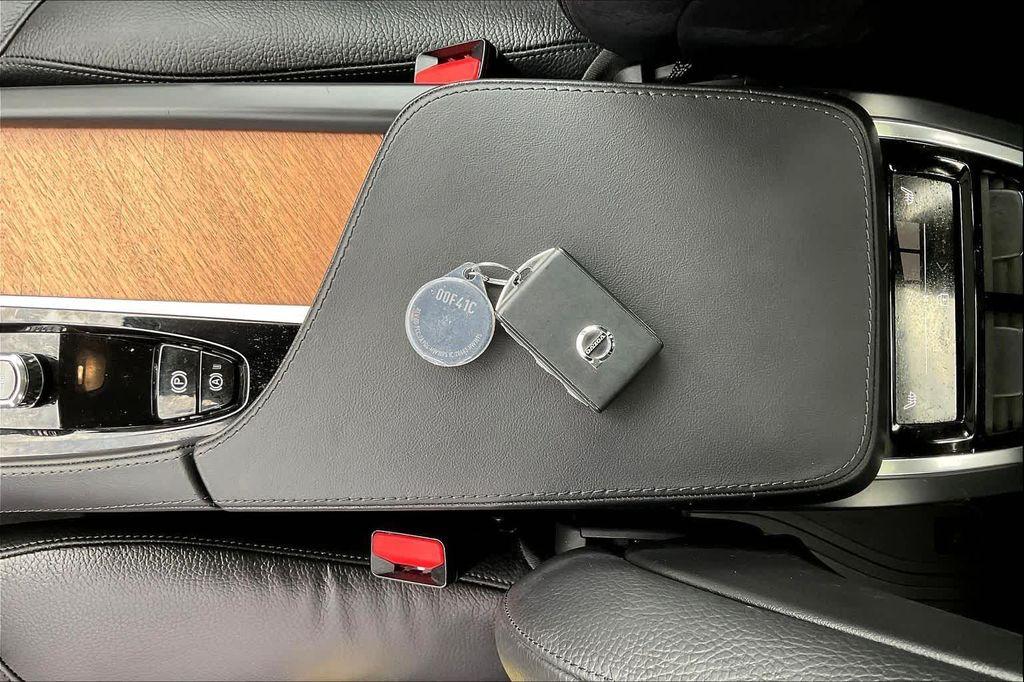 used 2024 Volvo XC90 Recharge Plug-In Hybrid car, priced at $50,290