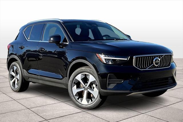 new 2025 Volvo XC40 car, priced at $46,015