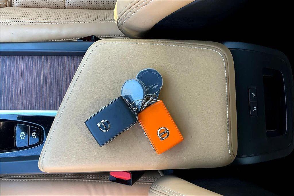 used 2024 Volvo XC60 Recharge Plug-In Hybrid car, priced at $53,485