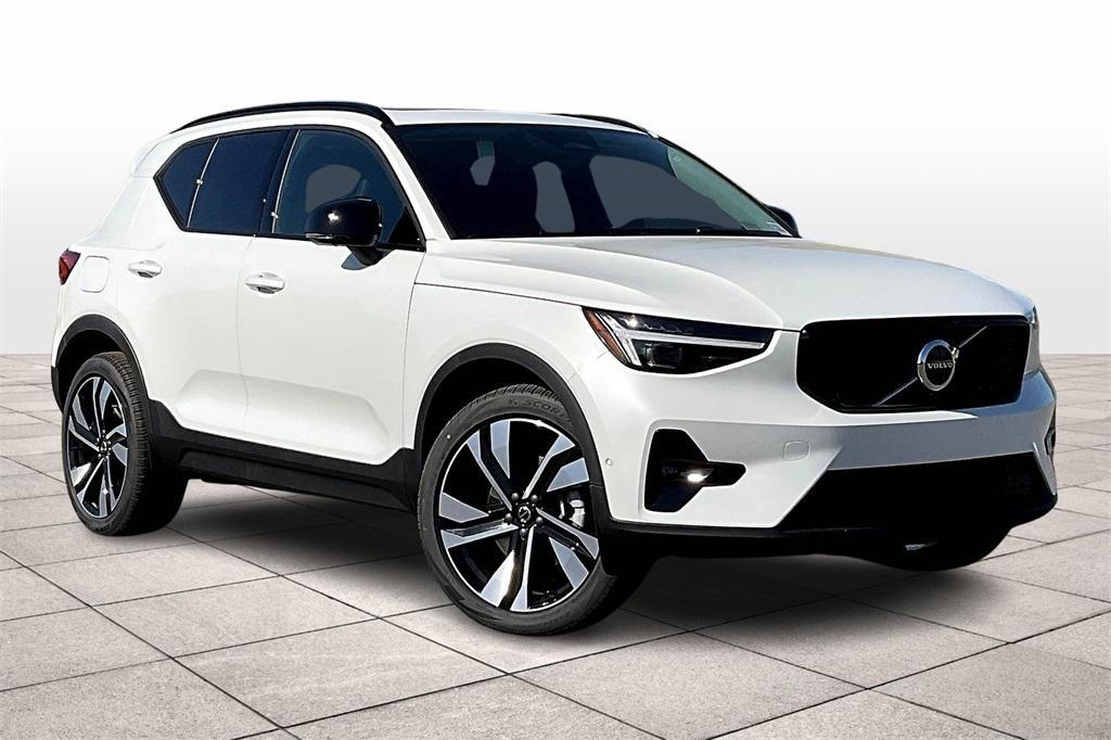 new 2024 Volvo XC40 car, priced at $49,721