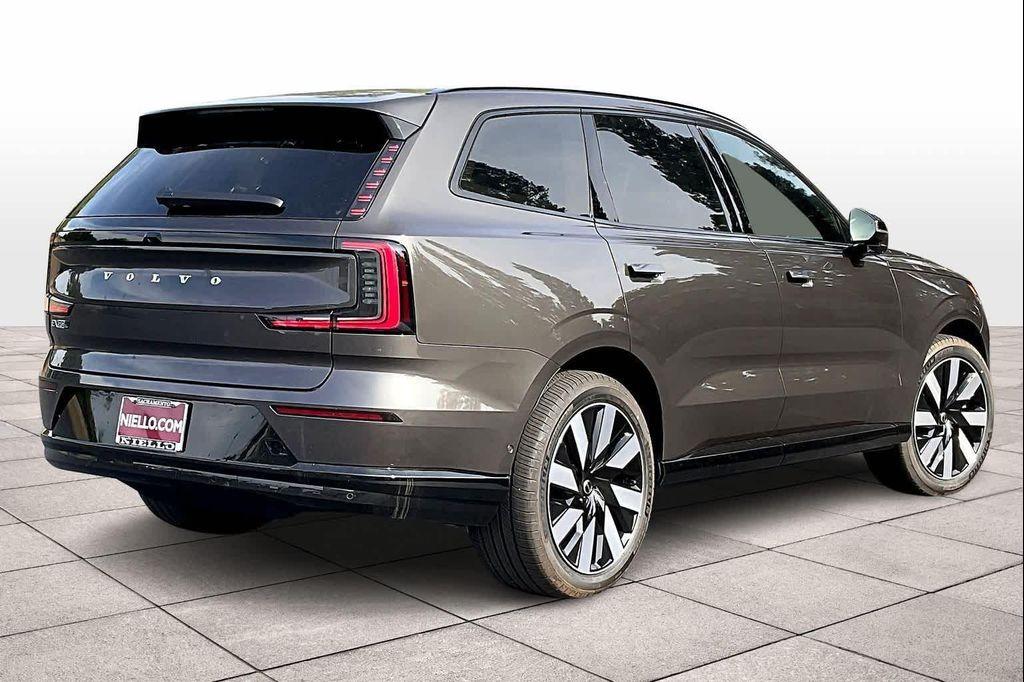 new 2025 Volvo EX90 car, priced at $93,495
