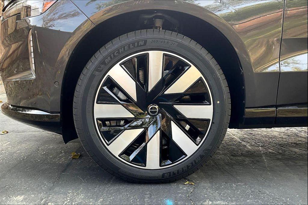 new 2025 Volvo EX90 car, priced at $93,495