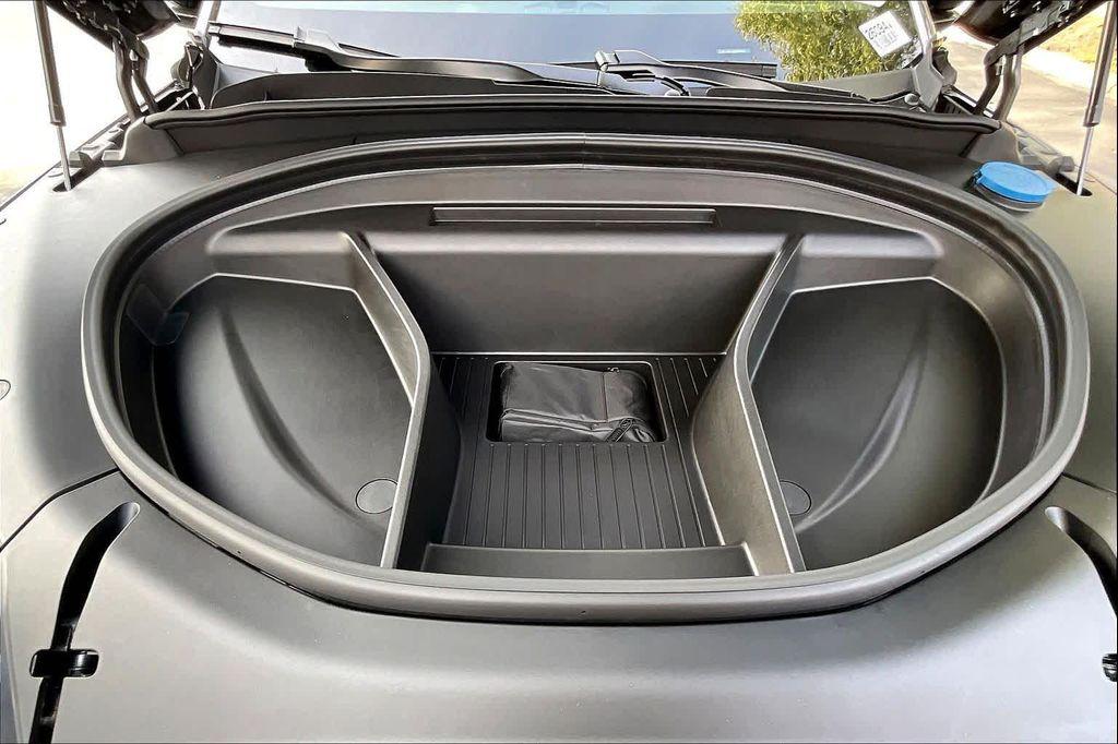 new 2025 Volvo EX90 car, priced at $93,495