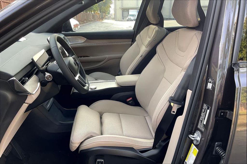 new 2025 Volvo EX90 car, priced at $93,495