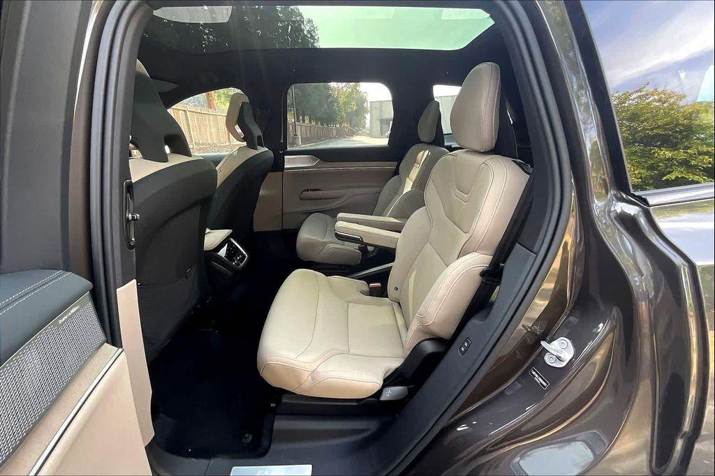 new 2025 Volvo EX90 car, priced at $93,495