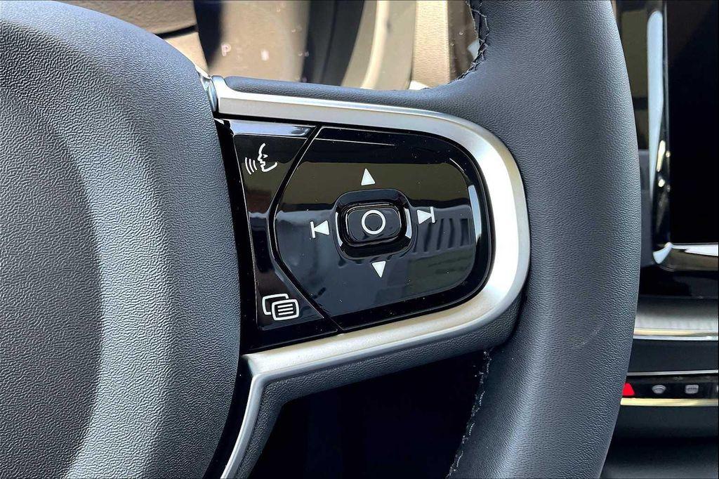 new 2025 Volvo XC60 car, priced at $53,550