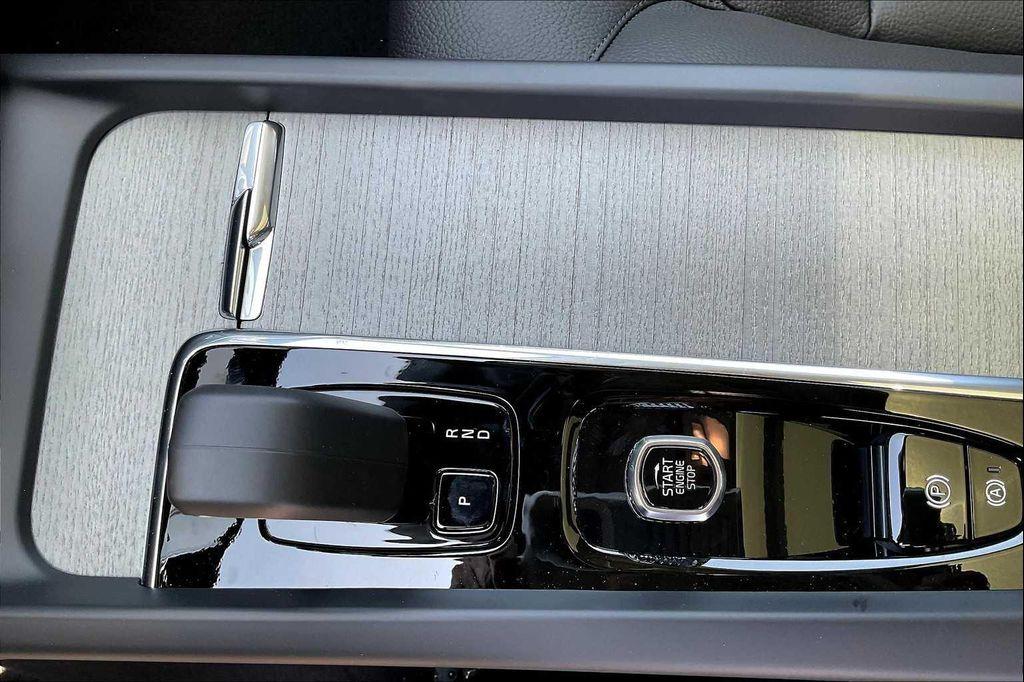 new 2025 Volvo XC60 car, priced at $53,550