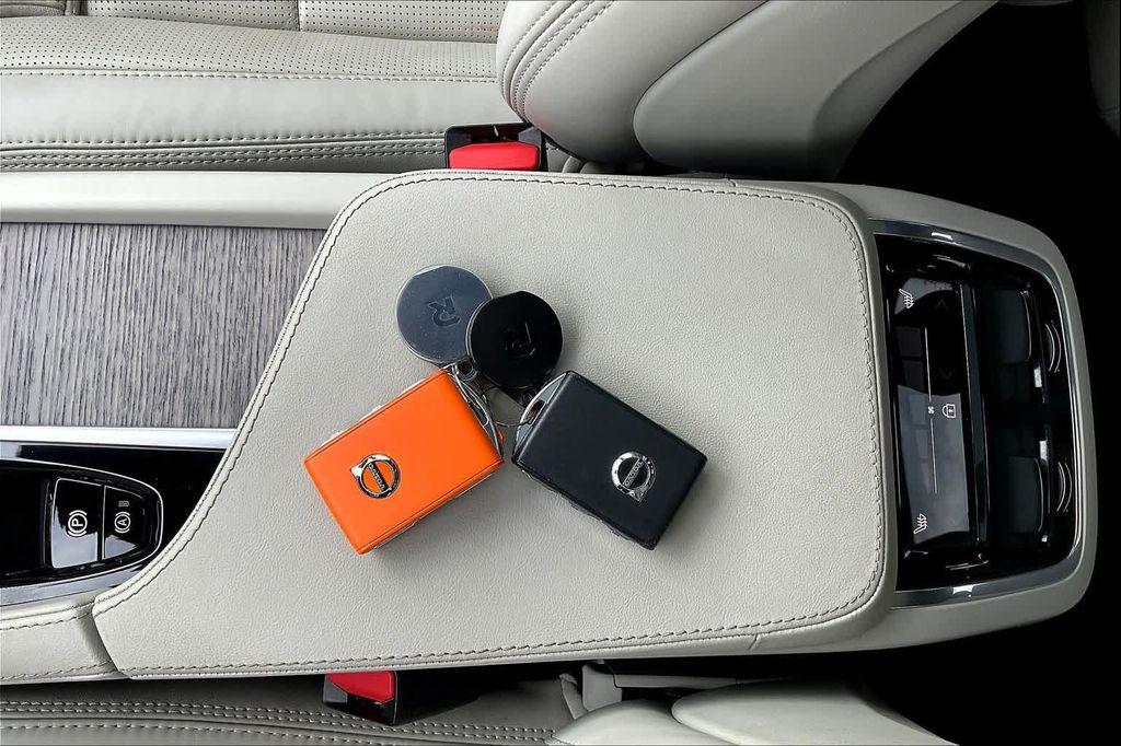 used 2024 Volvo XC90 Recharge Plug-In Hybrid car, priced at $57,880