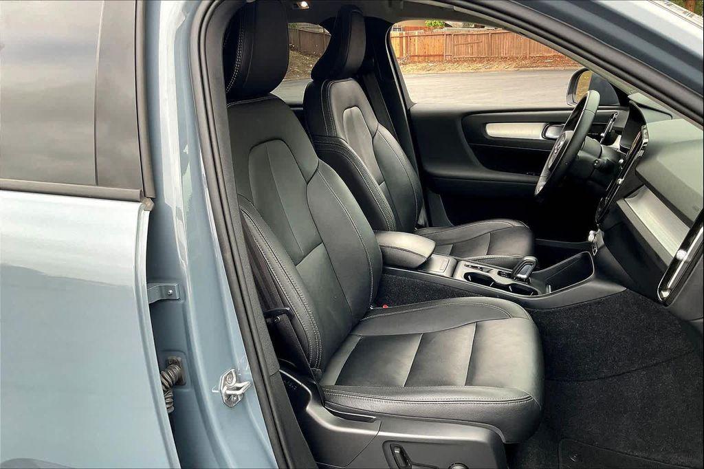 used 2021 Volvo XC40 car, priced at $23,820