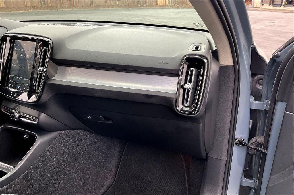 used 2021 Volvo XC40 car, priced at $23,820