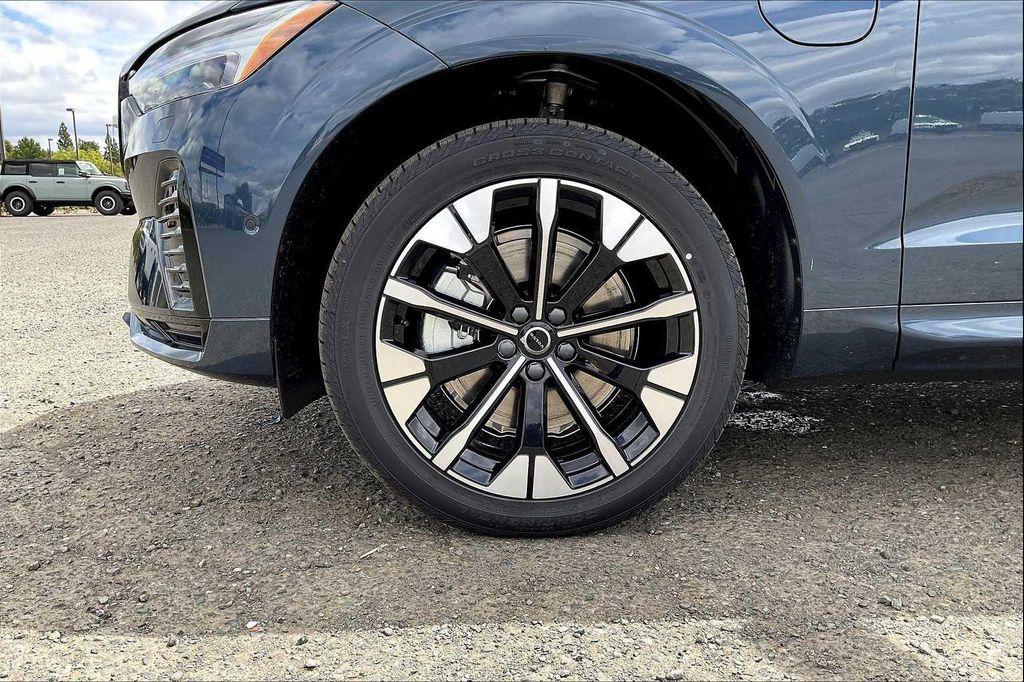 new 2026 Volvo XC60 Plug-In Hybrid car, priced at $69,285