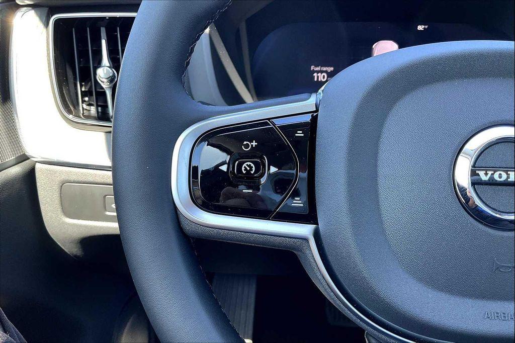 new 2025 Volvo XC60 car, priced at $52,360