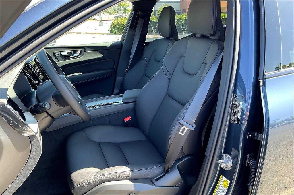 new 2025 Volvo XC60 car, priced at $52,360