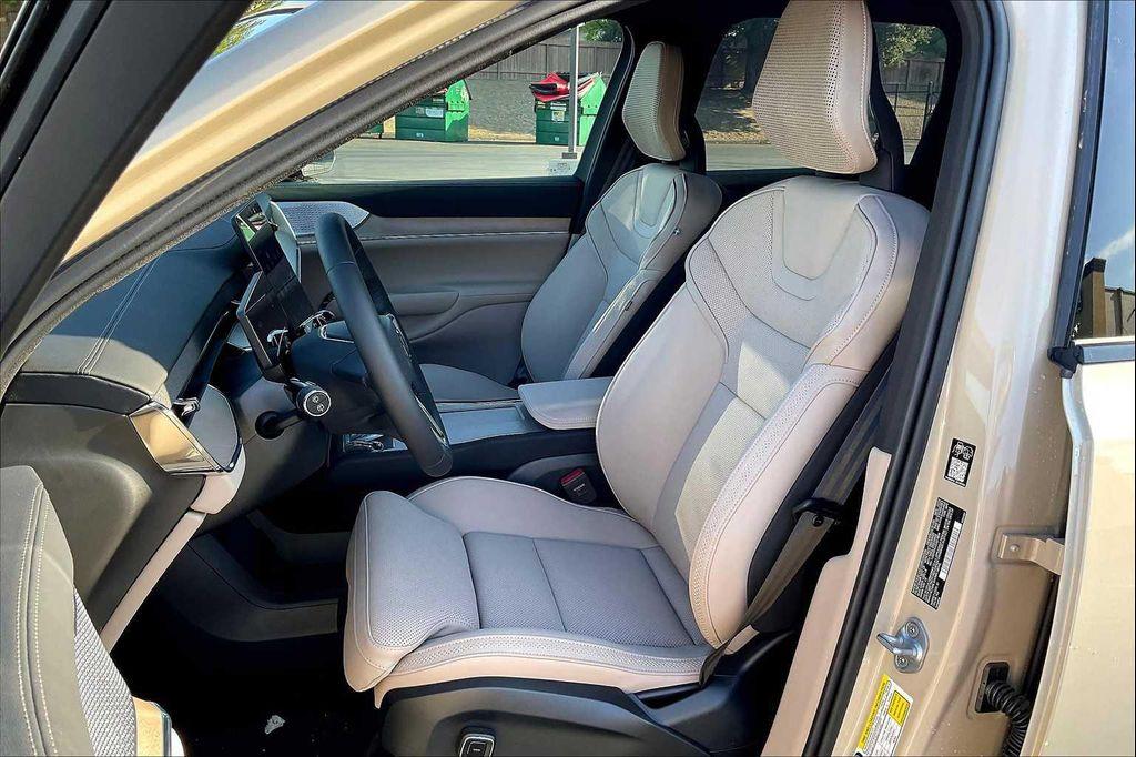 new 2025 Volvo EX90 car, priced at $91,810