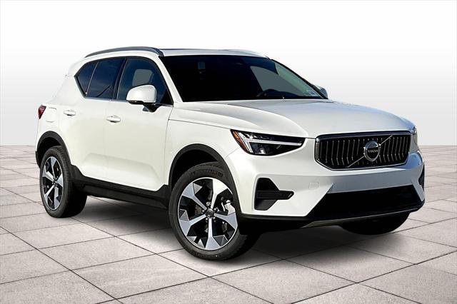 new 2025 Volvo XC40 car, priced at $46,015