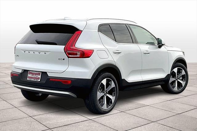 new 2025 Volvo XC40 car, priced at $46,035