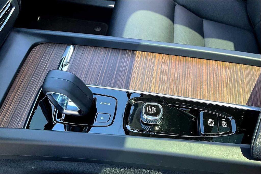 used 2022 Volvo XC60 car, priced at $34,489