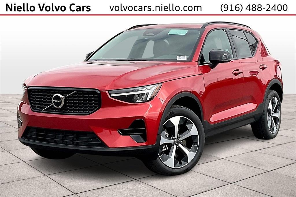 new 2024 Volvo XC40 car, priced at $45,435
