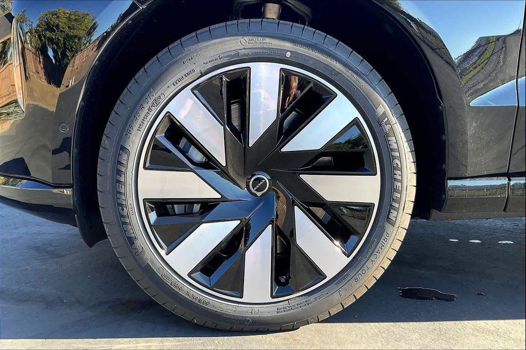 new 2025 Volvo EX90 car, priced at $88,825