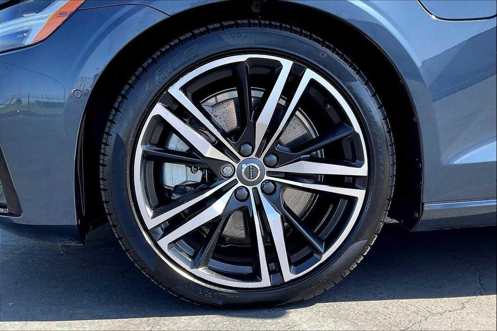used 2022 Volvo S60 Recharge Plug-In Hybrid car, priced at $35,445