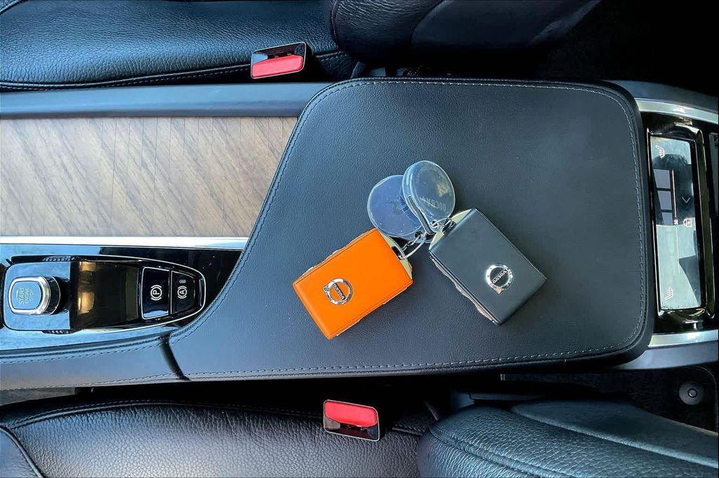 used 2023 Volvo XC90 car, priced at $41,560