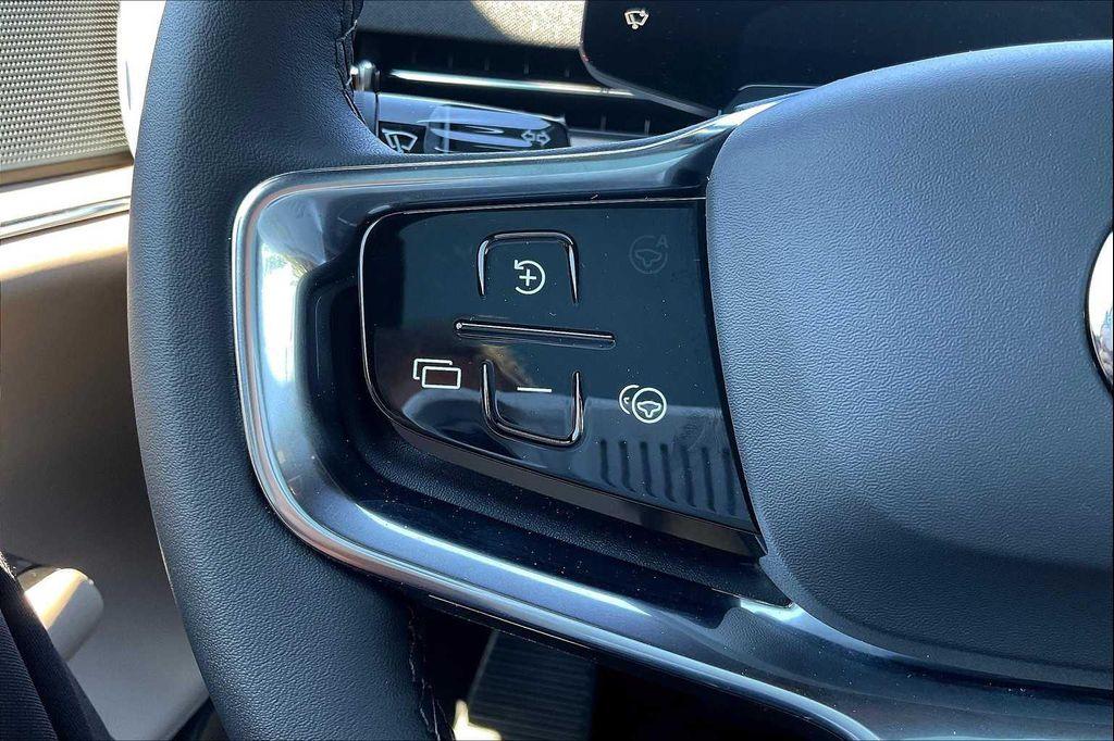 new 2025 Volvo EX90 car, priced at $85,590
