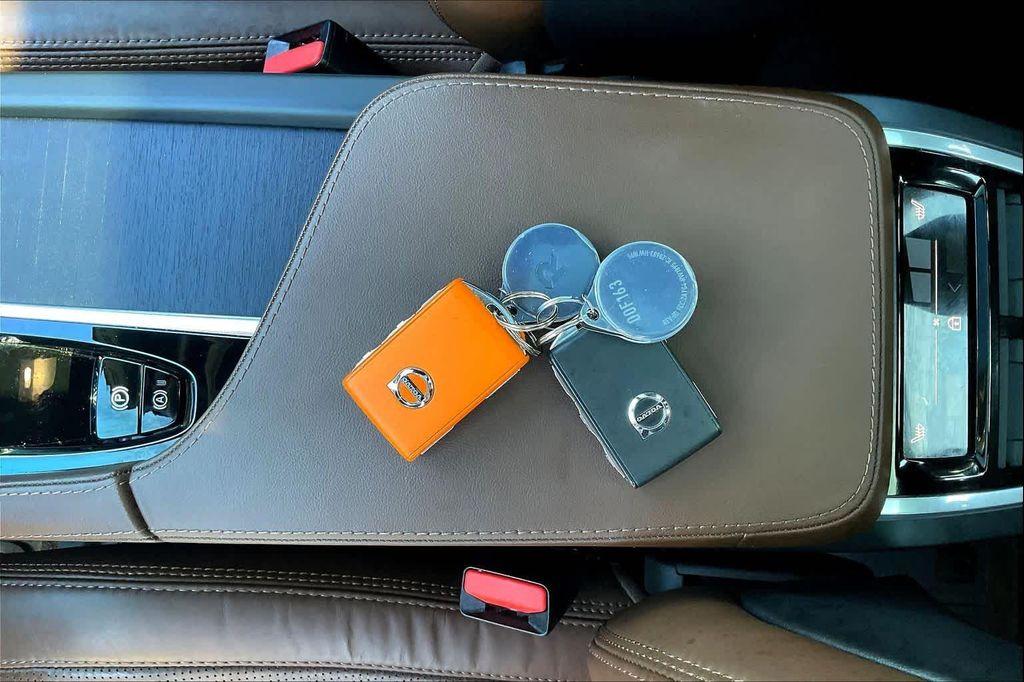 used 2024 Volvo XC90 Recharge Plug-In Hybrid car, priced at $54,465