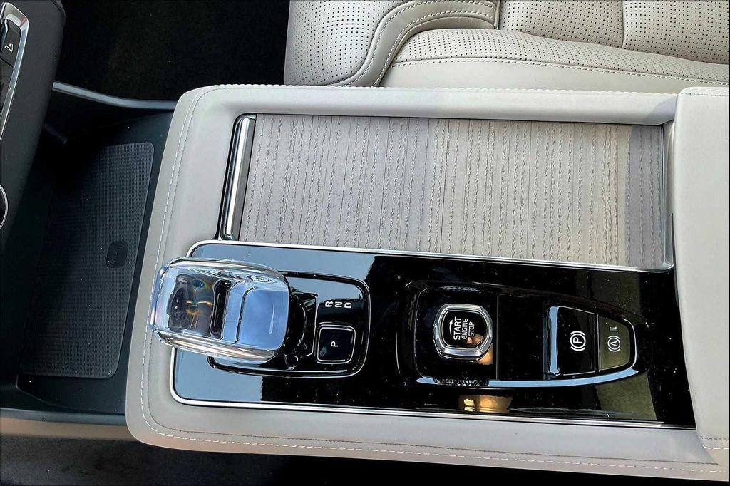 new 2025 Volvo XC90 car, priced at $76,770