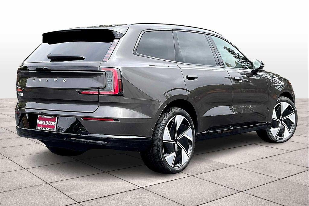 new 2025 Volvo EX90 car, priced at $92,725