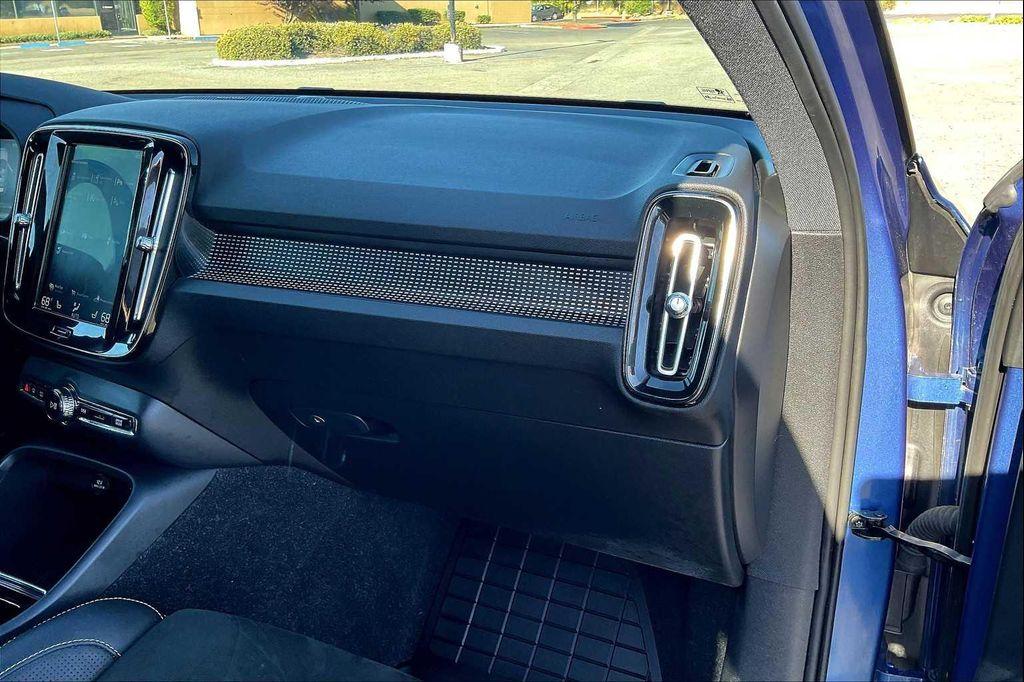 used 2019 Volvo XC40 car, priced at $22,949