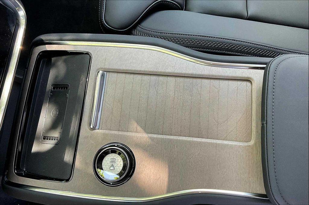 new 2025 Volvo EX90 car, priced at $89,340