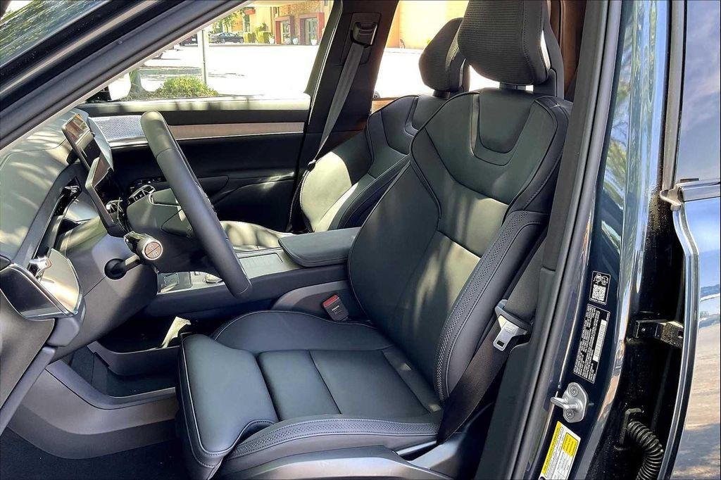 new 2025 Volvo EX90 car, priced at $89,340