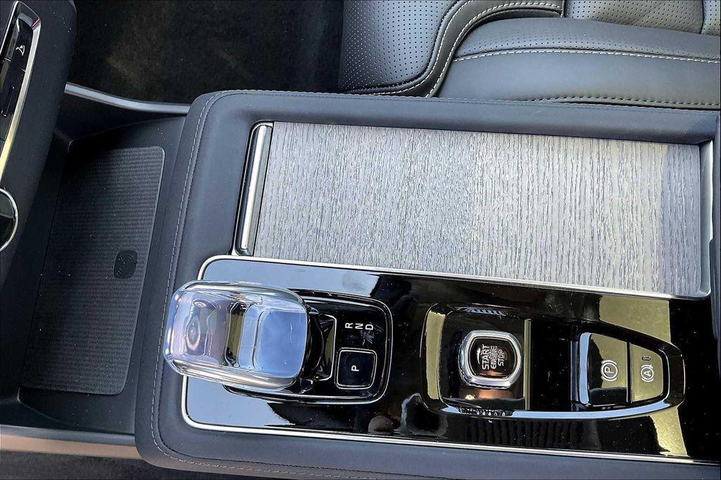new 2025 Volvo XC90 car, priced at $76,345