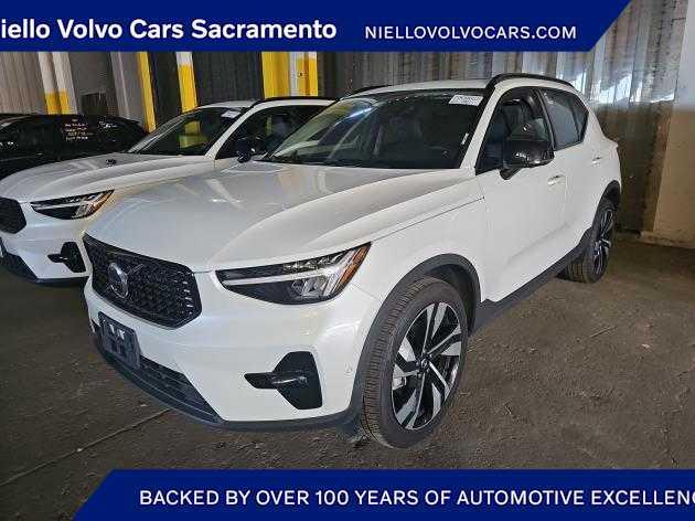 used 2025 Volvo XC40 car, priced at $35,480