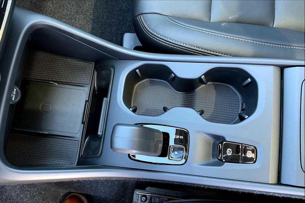 new 2025 Volvo XC40 car, priced at $42,535