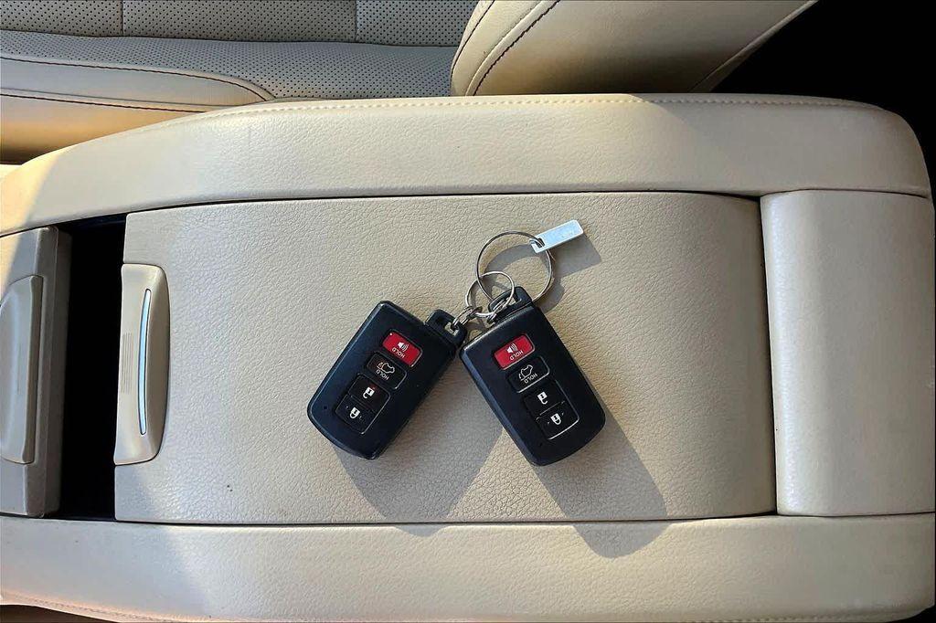 used 2017 Toyota Highlander car, priced at $23,698