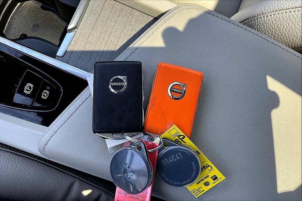 used 2023 Volvo XC60 Recharge Plug-In Hybrid car, priced at $41,040