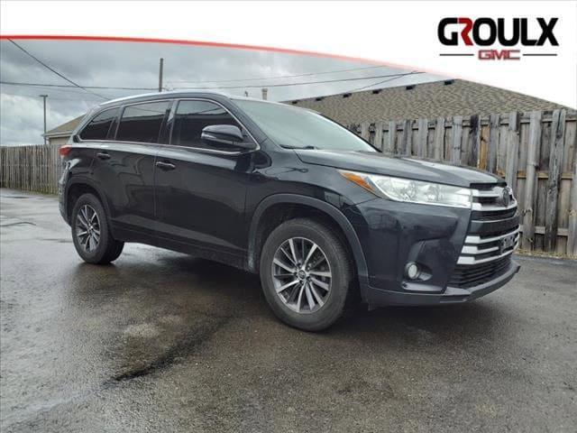 used 2018 Toyota Highlander car, priced at $17,995