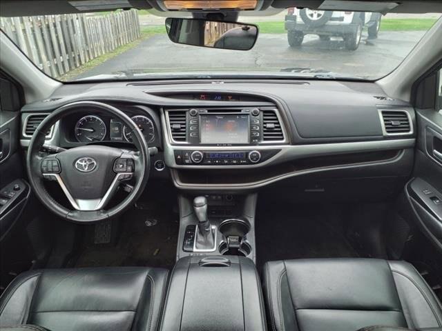 used 2018 Toyota Highlander car, priced at $17,995
